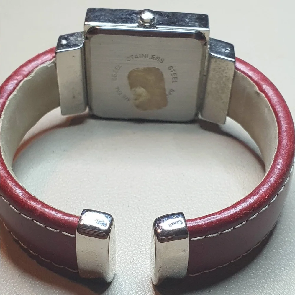 🦋10/$20🦋 Pedre Silver/Red Women's Cuff Watch
